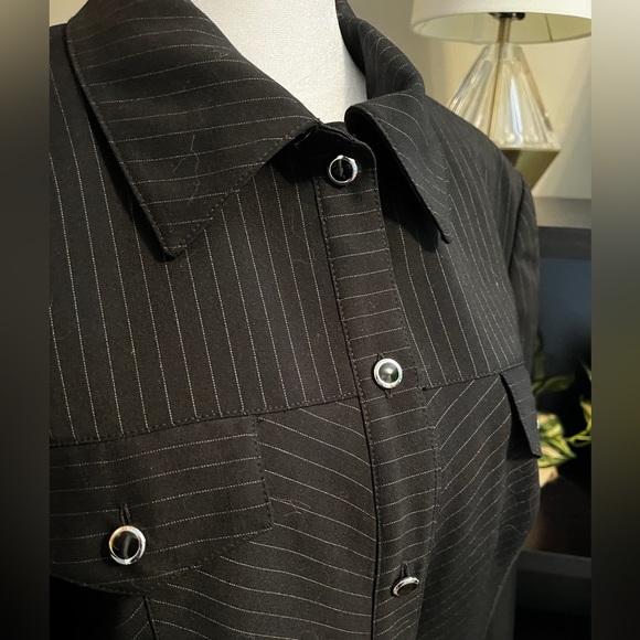 St. John Black Pinstripe Skirt Suit Griffith and Gray, Made in Italy - Picture 6 of 7